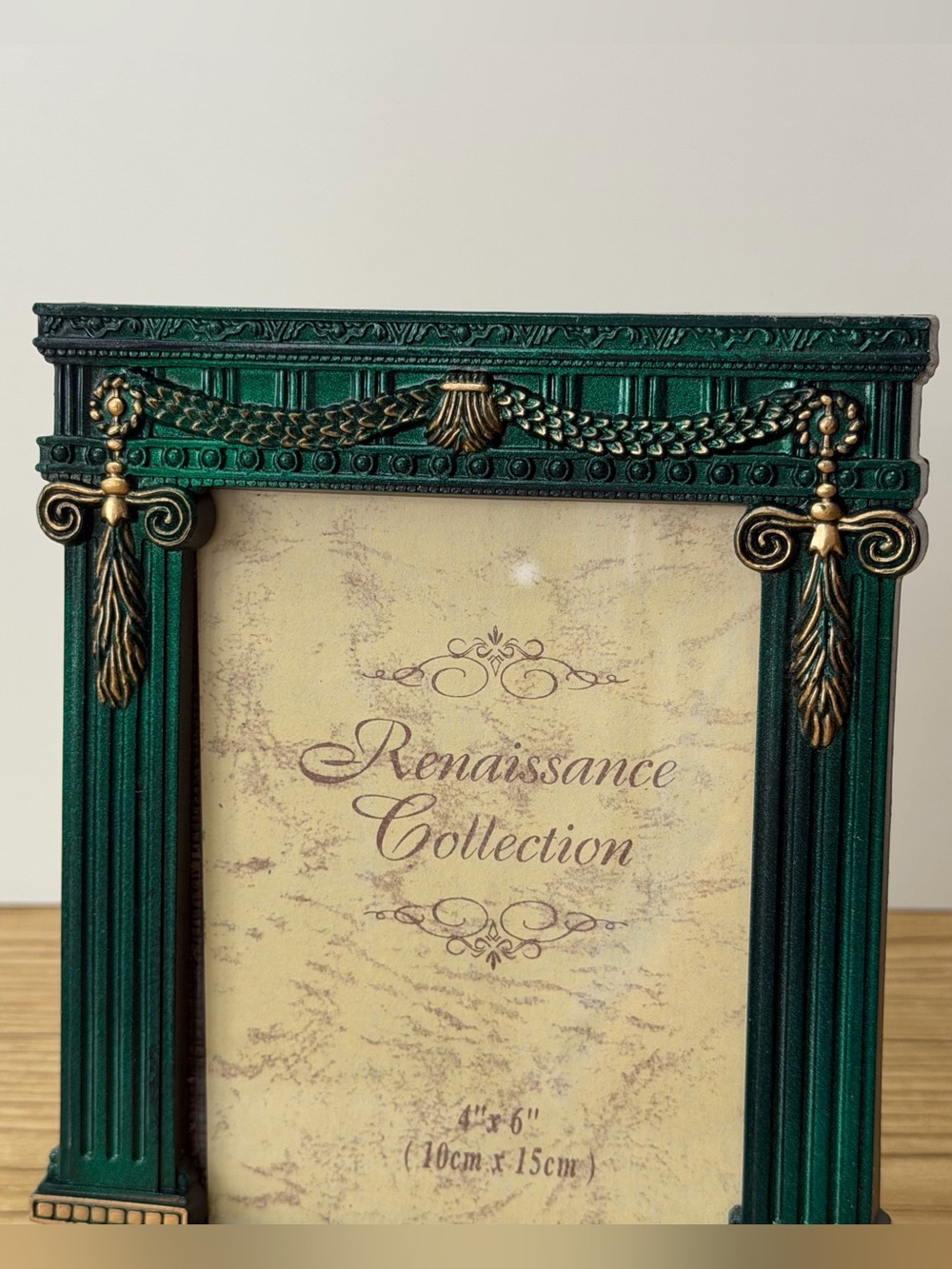 Vintage Renaissance Collection Green Gold Ornate Plastic 4x6 Picture Frame - Picture 3 of 6